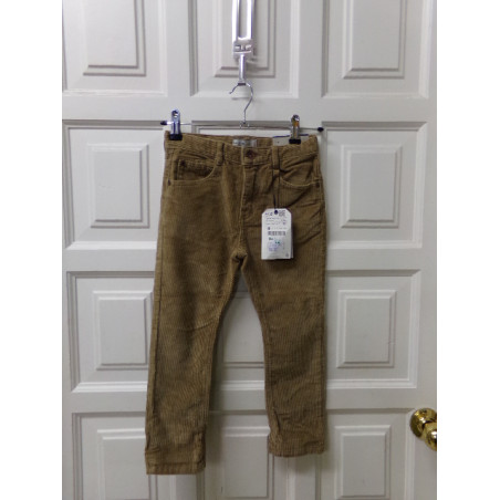 Pantalón de pana Zara talla 6 años. A estrenar
