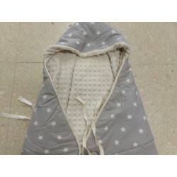 Manta envolvente Sevira kids. Color gris y beige. Segunda mano