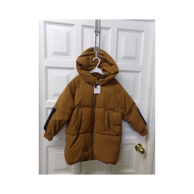 Plumas camel Mango 6-7 años. Segunda mano