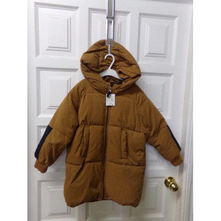 Plumas camel Mango 6-7 años. Segunda mano