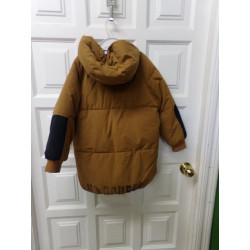 Plumas camel Mango 6-7 años. Segunda mano