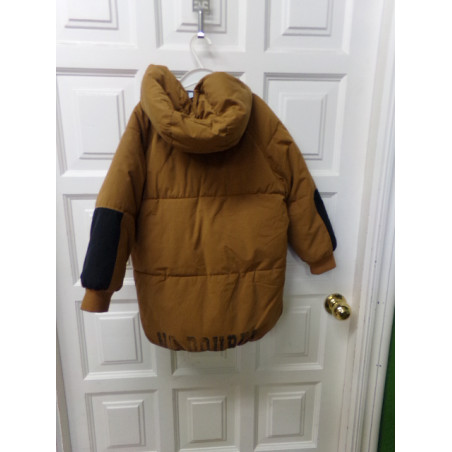 Plumas camel Mango 6-7 años. Segunda mano