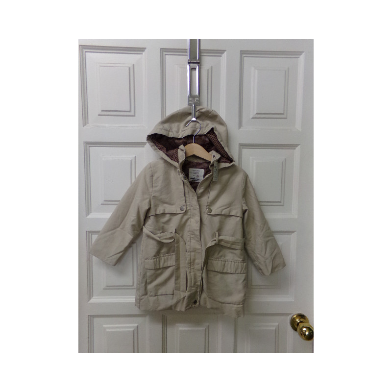 Gabardina zara talla 3-4 años. Segunda mano