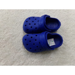 Chanclas azules. N 23. Segunda mano