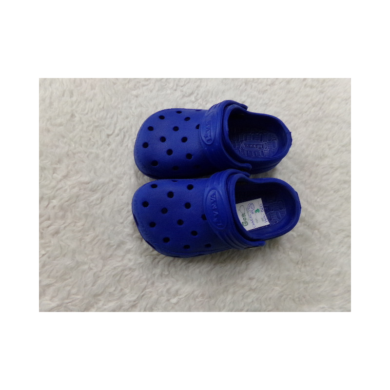 Chanclas azules. N 23. Segunda mano