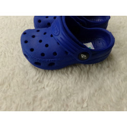 Chanclas azules. N 23. Segunda mano