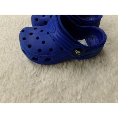 Chanclas azules. N 23. Segunda mano