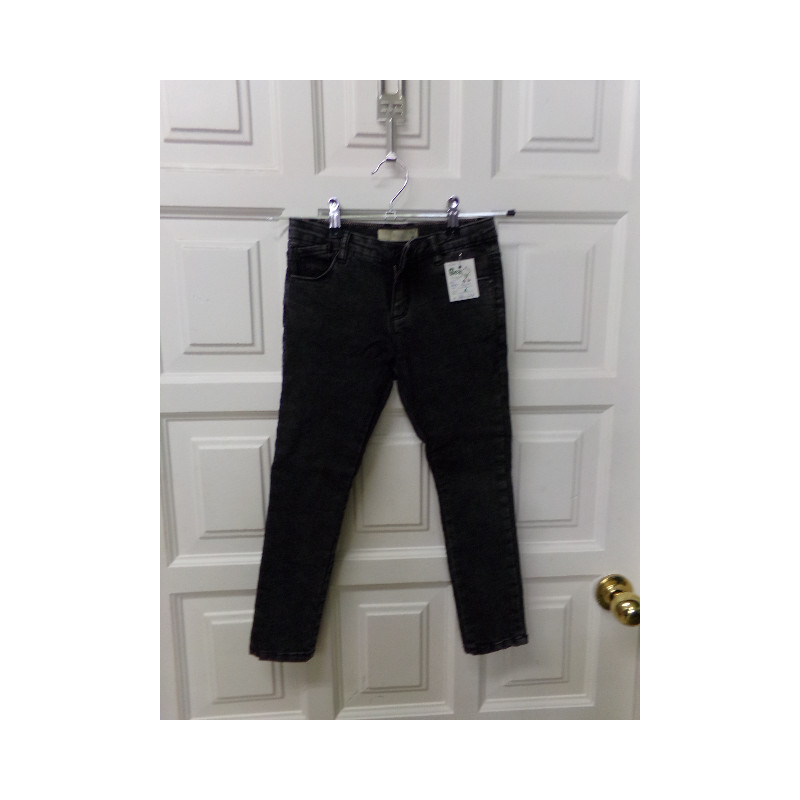 Vaquero negro talla 5-6 años. Segunda mano
