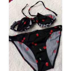 Bikini cerezas talla 9 años. Segunda mano