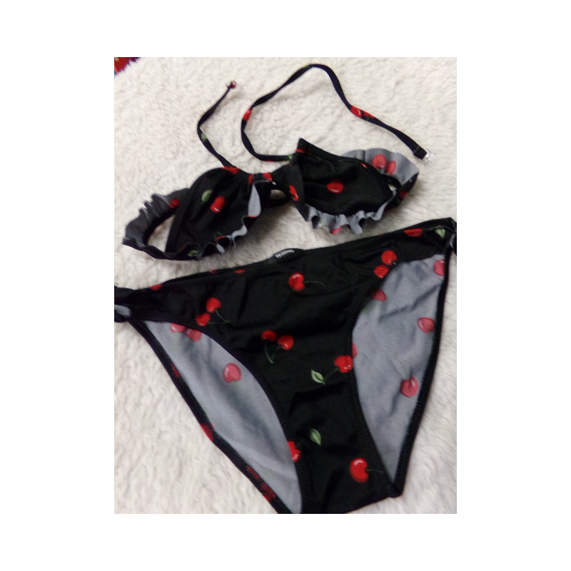 Bikini cerezas talla 9 años. Segunda mano