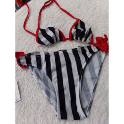 Bikini rayas talla 9 años. Segunda mano