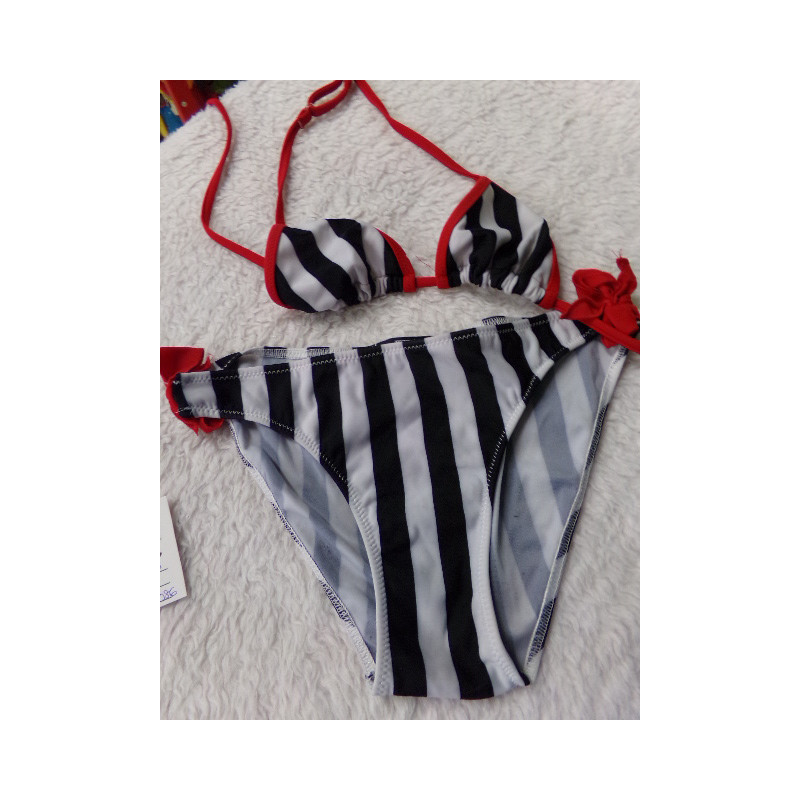 Bikini rayas talla 9 años. Segunda mano