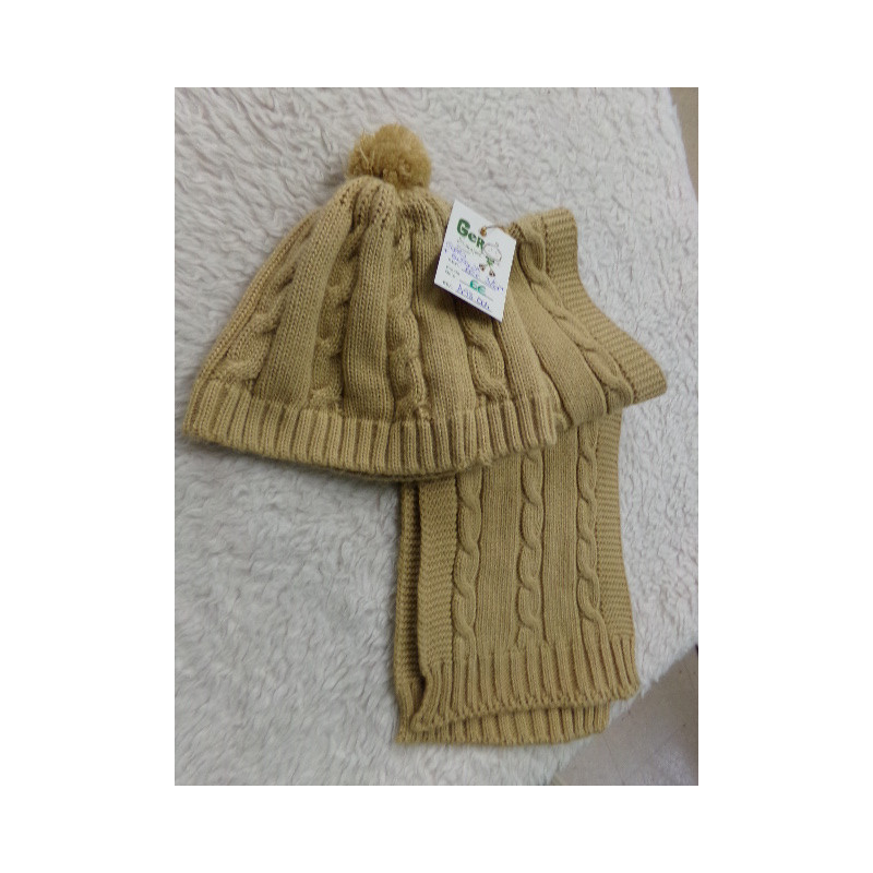 Gorro y bufanda beig talla 3 meses. Segunda mano
