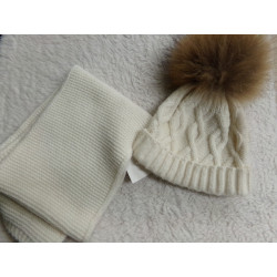 Gorro con bufanda talla 2 años. Segunda mano