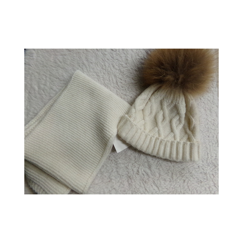 Gorro con bufanda talla 2 años. Segunda mano