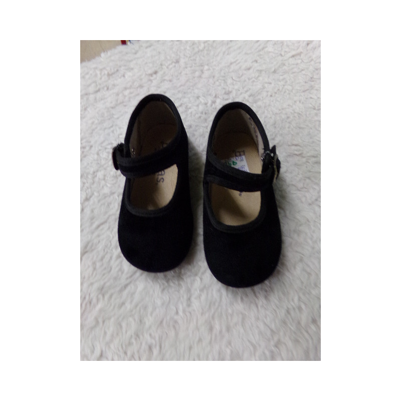 Merceditas negras N 23. Segunda mano