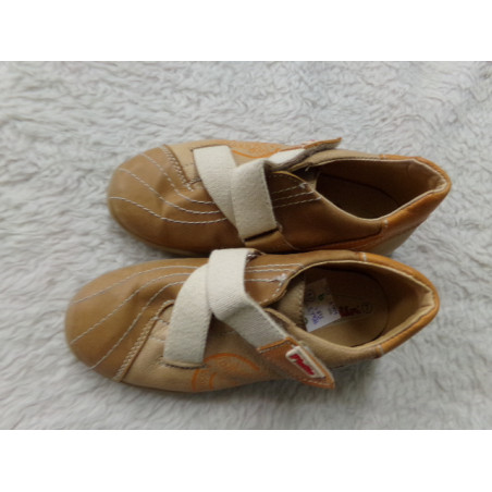 Tenis de piel N 27. Segunda mano