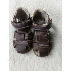 Sandalias Xti marrón N 27. Segunda mano