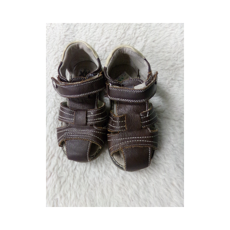 Sandalias Xti marrón N 27. Segunda mano