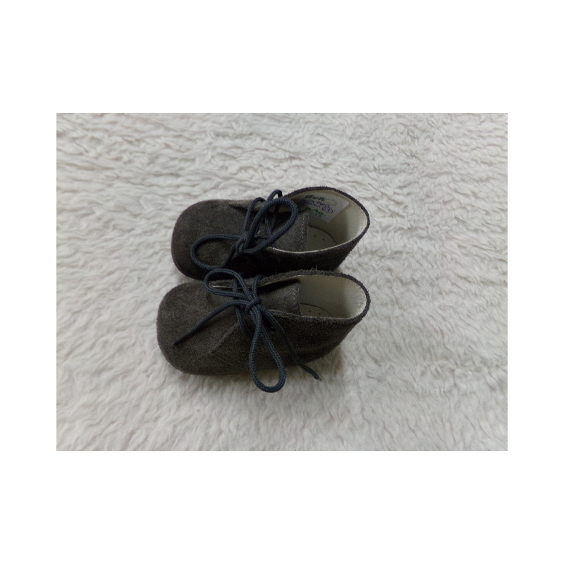 Bota gris serraje N 17. Segunda mano