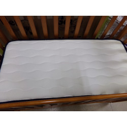 Cuna de madera sin colchón Micuna.