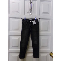 Vaquero negro Zara talla 6 años. Segunda mano