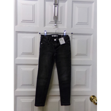 Vaquero negro Zara talla 6 años. Segunda mano