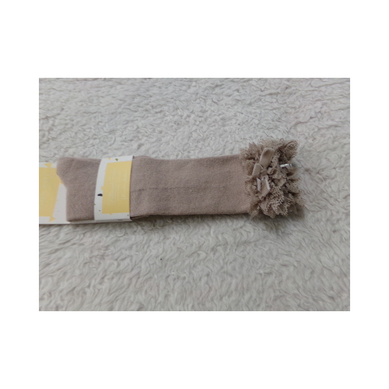 Calcetin alto con puntilla Talla 4. A estrenar