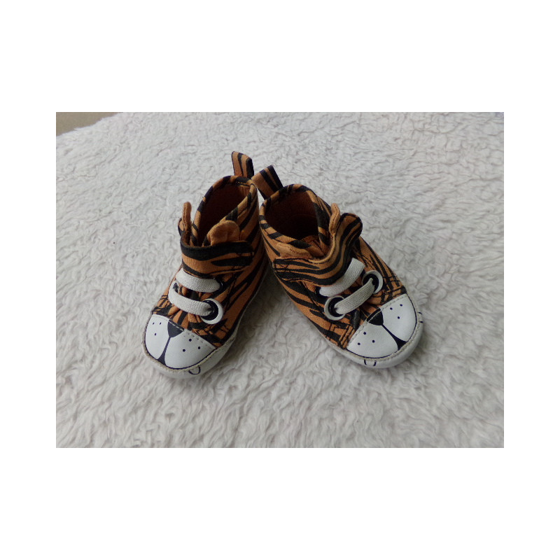 Tenis tigre N 16-17. Segunda mano