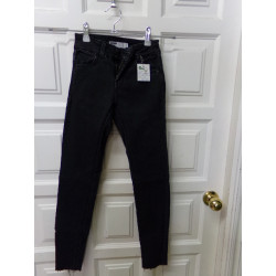 Vaquero negro talla 10-12 años. Berska. Segunda mano