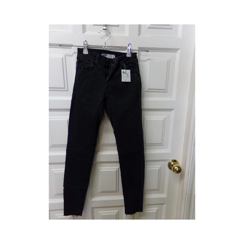 Vaquero negro talla 10-12 años. Berska. Segunda mano