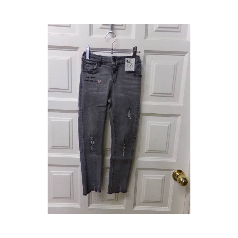 Pantalón vaquero gris talla 6-7 años. Segunda mano