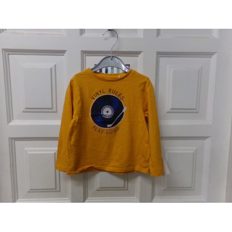 Camiseta Orchestra mostaza talla 3  años. Segunda mano