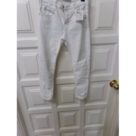 Vaquero blanco Zara talla 5-6 años. Segunda mano
