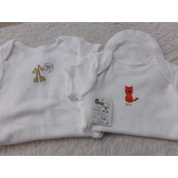 2 Bodys talla 6-9 meses. Sin uso