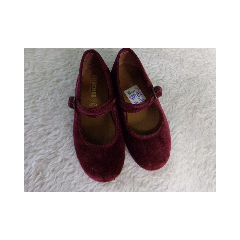 Merceditas granate N 28. Segunda mano