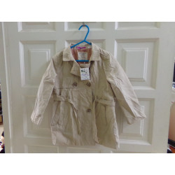 Gabardina Zara talla 3-4 años. Segunda mnao