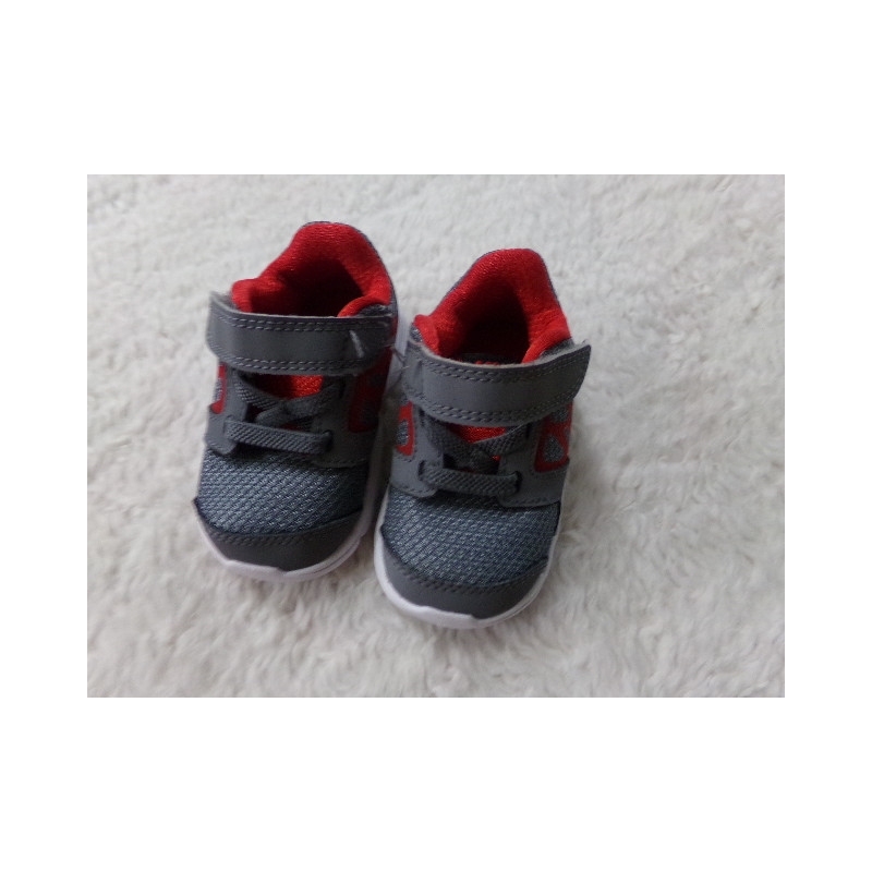 Tenis nike N 18. A estrenar