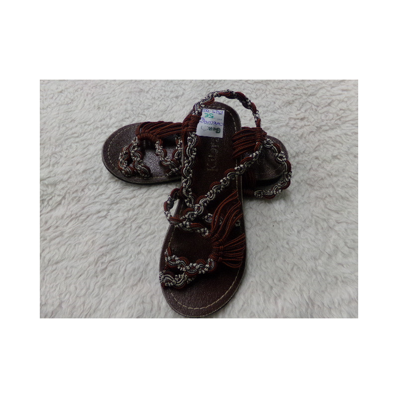 Sandalias N 31 marrones. Segunda mano