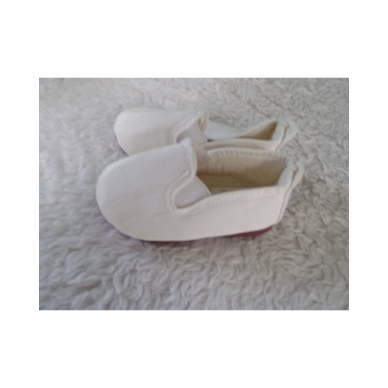 Zapatilla crema n 19. Segunda mano