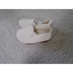 Zapatilla crema n 19. Segunda mano