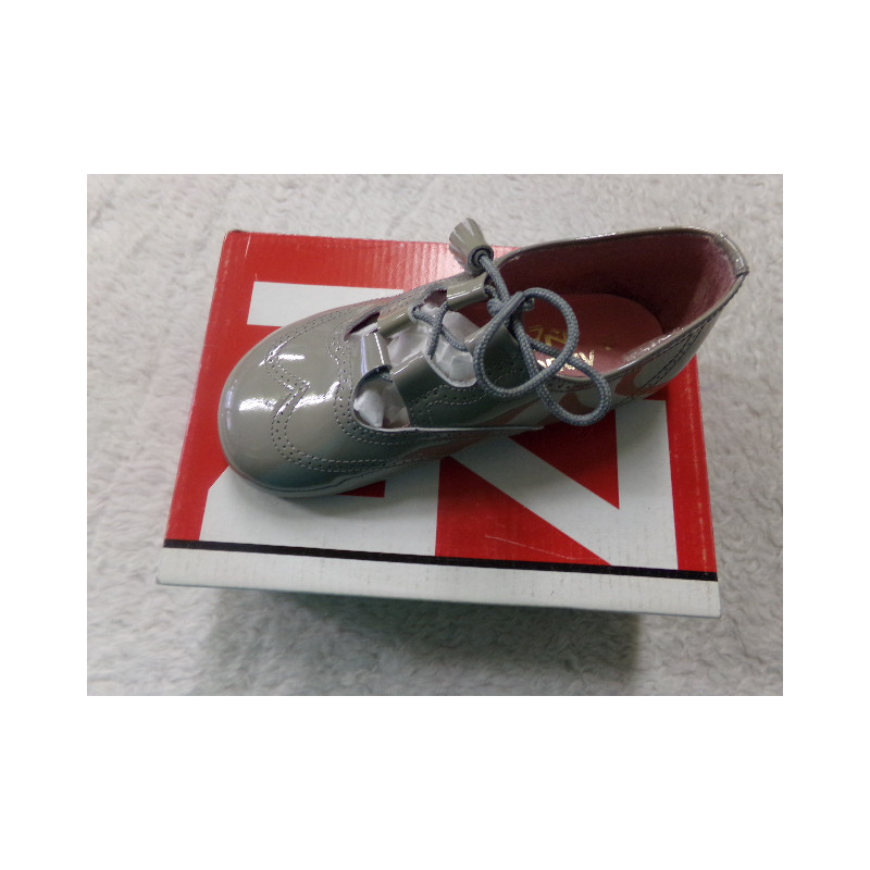 Zapato charol N 26. Segunda mano