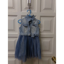Vestido vaquero Mayoral talla 4 años. Segunda mano