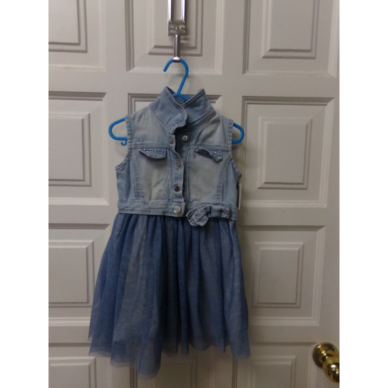 Vestido vaquero Mayoral talla 4 años. Segunda mano