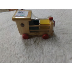 Máquina de tren en madera. A estrenar