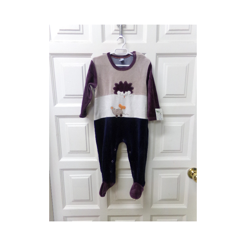 Pijama talla 12 meses. Sin uso