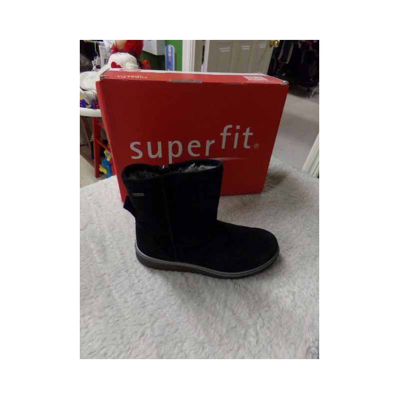 Botita piel vuelta N 33. Goretex. Seguna mano