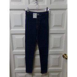 Vaquero elástico Zara talla 8 años. Seunda mano