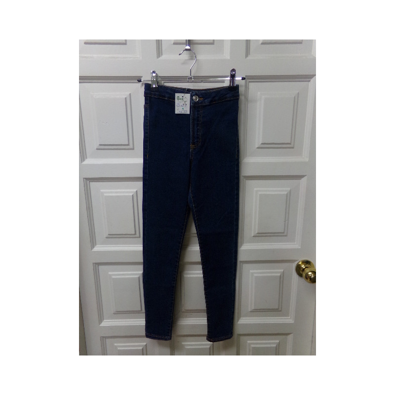 Vaquero elástico Zara talla 8 años. Seunda mano