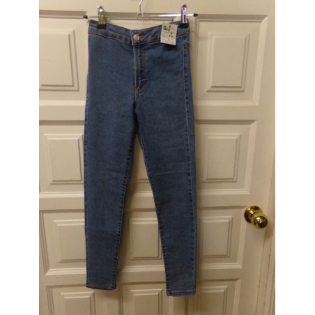 Vaquero elástico Zara talla 8-9 años. Segunda mano